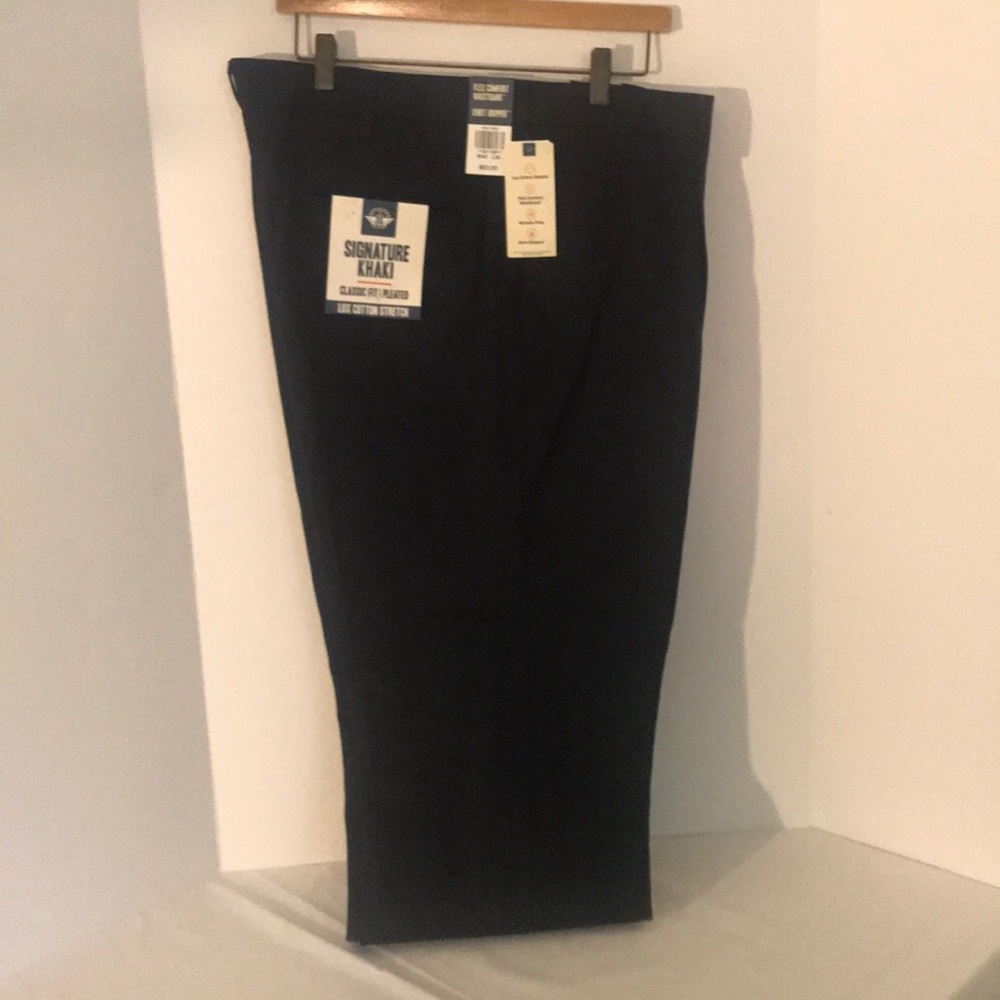 NEW Dockers Signature Khaki, Classic Navy S: 40x30